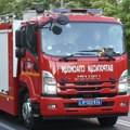Vatrogasci sprečili širenje požara u zemunskom naselju 13. maj