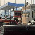 Putnička vozila na Batrovcima i Bezdanu čekaju po 60 minuta