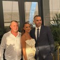 Prija sva u belom, Filip u odelu! Ponosni roditelji stigli na rođendan svoj mezimice, tu je i pevačicin otac (video)