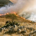 VIDEO: Požar na deponiji kod Sremske Mitrovice, u gašenju vatre učestvovali i bageri guseničari