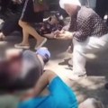 Krvavi leže na zemlji: Horor u Kini, američki profesori napadnuti nožem u parku, mrežama se širi jezivi snimak (video)