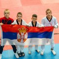 Veliki uspeh Nišlija na Balkanskom prvenstvu u Rumuniji: Zlatne i srebrna medalja za taekwondo klub Feniks Bulevar!