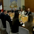 Vučić sa direktorom Francuske razvojne agencije Riuom o novim investicijama