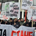 Studenti i građani protestuju ispred Radio-Televizije Kragujevac