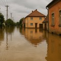 MUP Srbije oglasio se zbog poplave koja preti Srbiji: 6 pravila u slučaju nevremena – obratite pažnju na kišobran