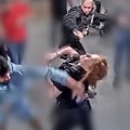 (Фото,видео) језиви снимци напада на полицајку: Трудној Лидији насилник песницом сломио нос док је покушавала да га ухапси на…