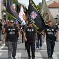 Hrvat sa hitlerovski brkovima opet divljao u Kninu: Prvo vikao 'za dom spremni', a onda...