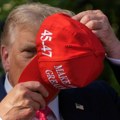 "Milijarde dolara od carina sada stižu u Ameriku!" Trampove tarife od 10 do 50 odsto stupile na snagu, pogođeno više od 70…