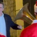 Žika Jakšić došao kod Ražnatovića na slavu: Voditelja ispred vile na Dedinju dočekali trubači, on zaplesao
