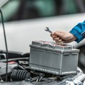 Samo promenite akumulator i vozite? Kod savremenih automobila stvari nisu tako jednostavne