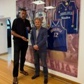 Divac poklonio Muzeju u Prijepolju zlatnu medalju iz 1991. godine
