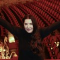 „Probudim se srećna i pevam ceo dan“ – Marina Abramović o bolu, ljubavi i nedavnom susretu sa smrću