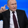 Putinu usred obraćanja uživo počela da stižu neprijatna pitanja! Njegova reakcija (ne)očekivana! Britanski tabloid tvrdi…