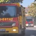 Požar na Karaburmi: Vatrogasci odjurili u Husinskih Rudara, gori prizemlje zgrade (video)