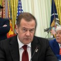Medvedev se umešao u sukob Maska i Trampa: "Nemojte da se svađate" (foto)