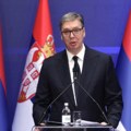 Vučić o požarima: Situacija znatno bolja i zbog kiše, najvažnije da ljudi što pre dobiju kuće