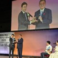 Japanski premijer Išiba dobio nagradu za političara kome najbolje stoje naočare