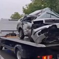 Tragedija kod Kovina, mladić (19) na mestu poginuo: Izgubio kontrolu nad "škodom" i zabio se u drvo, objavljen jeziv snimak sa…