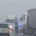 Poznato stanje povređenih u nesreći kod Umke: Muškarac (46) teško povređen, drugi odbio transport (video)