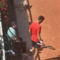 Nesvakidašnja scena: Novak Đoković trenirao sa Variljasom pred njihov okršaj (foto)