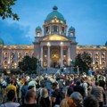Minut ćutanja na protestu "Srbija protiv nasilja": Učesnici šetali do zgrade Vlade