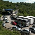 Srbi sa KiM već peti dan ne mogu da se vrate kućama: Administrativni prelaz Jarinje i dalje zatvoren!