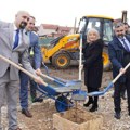 Slavica Đukić Dejanović postavila kamen temeljac za izgradnju novog vrtića