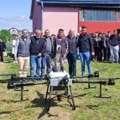 Dron u poljoprivrednoj školi u Rumi: Upotreba najnovije tehnologije za prskanje