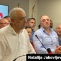Vučićevi naprednjaci proglasili pobedu u skoro svim gradovima i opštinama, optužbe opozicije za neregularnosti