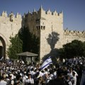 Počeo izraelski "Marš zastave" kroz palestinsko naselje u Starom gradu Jerusalima, prisutni uzvikuju "smrt Arapima"