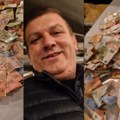 "Ljudi, je l' ovo realno?" Pevač zaradio 4.000 evra bakšiša, sve se dogodilo u srpskom selu od 487 stanovnika, pojavio se…