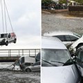 Poplave pogodile još jedan grad u Španiji! Bujica vode nosi automobile niz ulicu, vozila se nasukala (Foto)