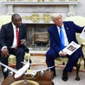 Tramp šokirao predsednika Južne Afrike: Prikazao snimke genocida nad belcima, Ramafosa zatečen! (video, foto)