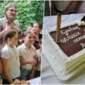 Nije mogao sakriti suze od iznenađenja Učitelju Zoranu iz Užica đaci priredili ispraćaj u penziju za pamćenje: Pogledajte kako…