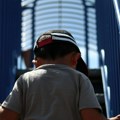 Stravična tragedija Dete (2) se ugušilo kada mu se kapuljača zakačila za šipku zavese pokušano oživljavanje, ali mu nije bilo…