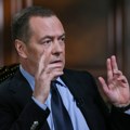 Medvedev ismejao Trampa pa mu zapretio: „Neka se seti svojih omiljenih filmova o hodajućim mrtvacima“