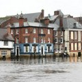 Britaniju pogodila oluja Bram: Upozorenja na vetar, poplave i velika oštećenja