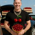 Симбол богаташа нове ере: Нису бесна кола, јахта, приватни авион, вила с базеном, већ ово воће!