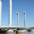 Vidljive posledice visokih temperatura u Evropi: U Bordou blokiran pokretni most, u Italiji od vrućine preminu farmer