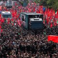 Zastave, pozivi na osvetu i ministar iz Srbije: Sahrana iranskog ajatolaha Alija Hamneija