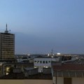 Noć uveliko pala, a Beograd se ne hladi! Živa u termometru i dalje preko 30 stepeni, asfalt i dalje gori, a evo gde je…