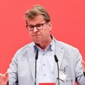 Štegner brani Šredera: Ako je poseta Putinu približila mir, bila je uspešna