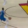 U NBA ligi dozvoljeno 8 koraka, Lamelo Bol ostavio Jovića u čudu