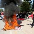 U centru Tirane izbili sukobi između demonstranata i policije, Rama zove na dijalog