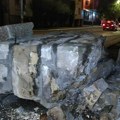 Obrušio se zid na Zvezdari Ogromni delovi betonske konstrukcije pali kod ulaza u Dom učenika srednjih škola "Karađorđe"…