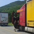 Srbi blokiraju saobraćajnice