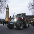 U Velikoj Britaniji održan dosad najveći protest poljoprivrednika: Traktorima kroz London i oko Vestminsterske palate
