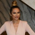 Rada Manojlović zbog ovoga izgleda 10 godina mlađe: Pevačica na meti žestokih kritika