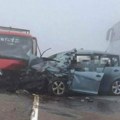 Stravična nesreća kod boljevca, povređeno šest osoba: U sudaru učestvovali kamion i auto, vatrogasci morali da seku vozila…