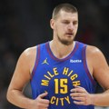 Nikola Jokić se igra košarke: Asistencija iz auta koja se prepričava i druge majstorije za prvi trijumf Denvera kod kuće…